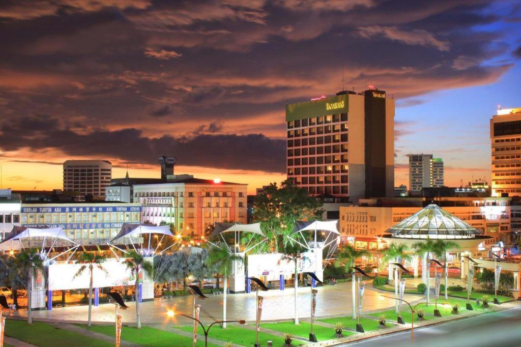 Tanahmas The Sibu Hotel Buitenkant foto