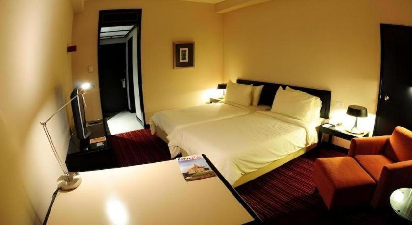 Tanahmas The Sibu Hotel Buitenkant foto